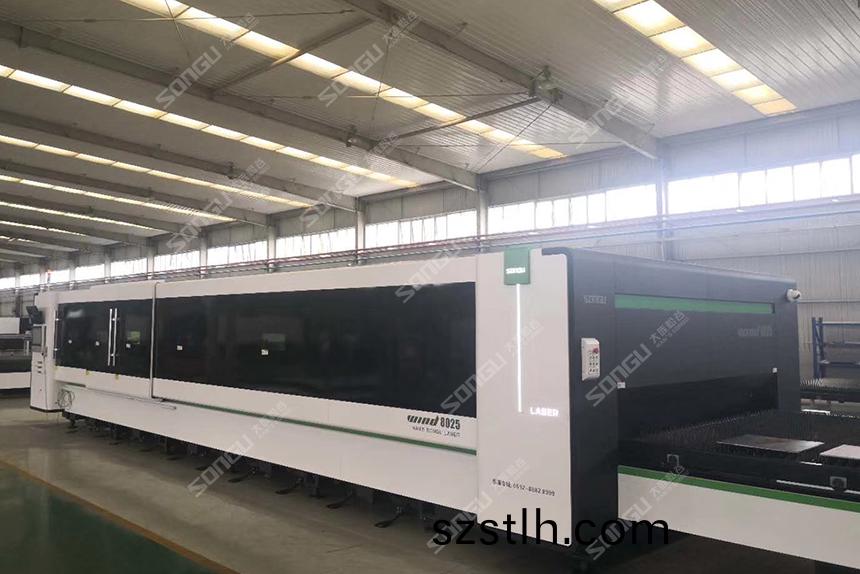 廣東(dong)光(guang)纖(xian)激光(guang)切(qie)割(ge)機(ji)側麵圖 Mach 光(guang)纖激光切割機(ji)係列(lie)