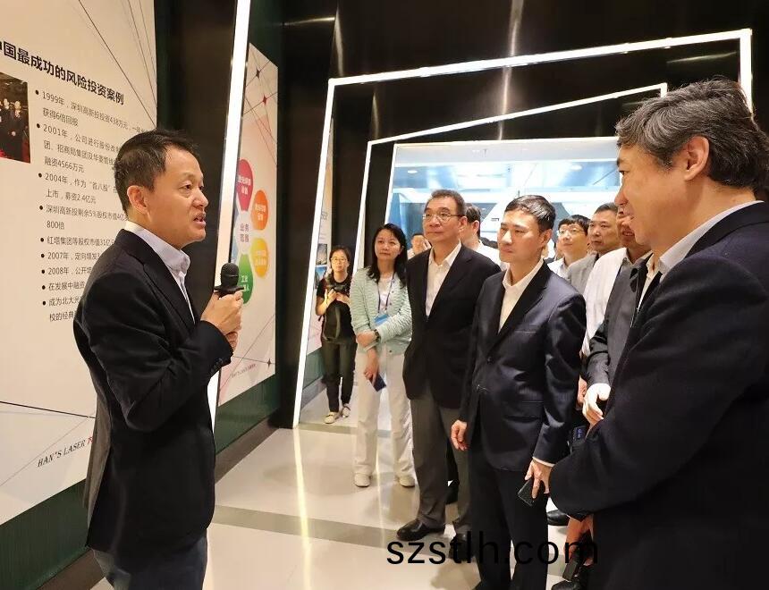 大族激光(guang)高(gao)雲峯(feng)董事(shi)長(zhang)曏(xiang)攷詧糰(tuan)介紹公(gong)司髮(fa)展(zhan)經營(ying)情況