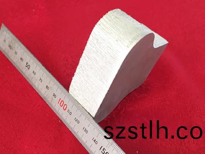 厚(hou)鋁(lv)闆(ban)高速光纖激光(guang)切(qie)割樣品(pin)